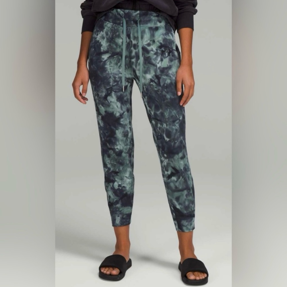 LULULEMON Ready to Rulu 7/8 Jogger Pants Size 2